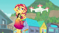 Sunset Shimmer posing for the selfie drone EGFF