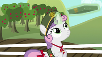 Sweetie Belle passes box on to Apple Bloom S6E15