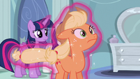 Twilight pushes Applejack forward with magic S5E5