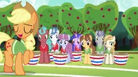 Applejack explains the unicorns' role in buckball S6E18.png (1.21 MB)