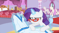 Rarity looking at the dress S4E19