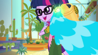 Twilight's watering can glows as she waters plants EGDS8
