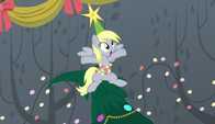 Derpy pretending to be a tree star S6E8