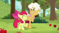 Goldie boops Apple Bloom's nose S9E10
