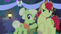 Granny Smith shocked by Pear Butter's declaration S7E13