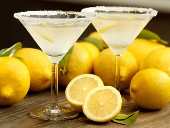 Lemon drop cocktail