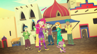 Pinkie Pie and Spike entertaining in the plaza EGS2