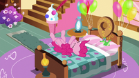 Pinkie on her bed S5E11