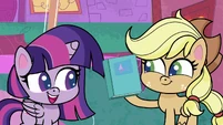 Twilight "been meaning to read that one!" PLS1E2b.png (715 KB)