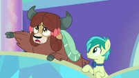 Yona "do all the right pony things" S9E7