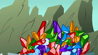 A pile of gems S01E19