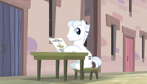 Double Diamond overhears the conversation S5E1