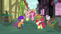 Scootaloo and Apple Bloom slowly crashing S8E12