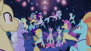 Silverstream addressing the seaponies S9E25