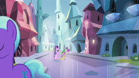 Starlight and Spike walking together S6E1