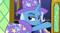 Trixie waving goodbye to Twilight S6E6