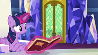 Twilight hears Pinkie Pie outside the throne room S7E11