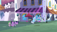 Twilight walking on the street with Spike S3E01