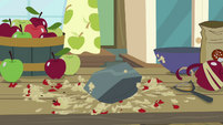 Apple crushed by a rock S4E18