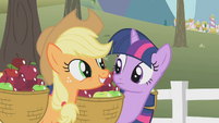 Applejack excited S1E3