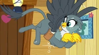 Gabby looking at her haunches S6E19.png (901 KB)