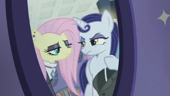 S08E04 Postać grana przez Fluttershy obraża Moonlight Raven