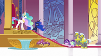 Starlight Glimmer bowing to Celestia and Luna S7E10