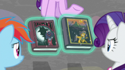 Starlight giving books to her friends S8E17