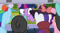 Twilight meets her friends at tunnel window S9E4