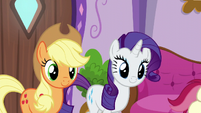 Applejack and Rarity arrive at the spa S6E10