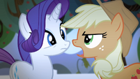 Applejack singing while facing Rarity S4E07