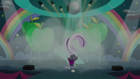 Coloratura walks onto the catwalk while flipping her mane S5E24