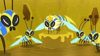 Flash bees looking at masked Fluttershy S7E20.png (1,009 KB) Flash bees looking at masked Fluttershy S7E20