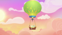 Hot air balloon returning to Ponyville S8E5