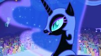 Nightmare Moon addresses the crowd S1E01