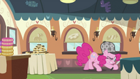 Pinkie Pie looking around 5 S2E24