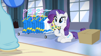 Rarity applauding Sapphire's performance S4E19