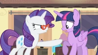 Rarity pointing at Twilight S4E08