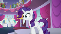Rarity sees where the mannequins are being levitated to S5E14