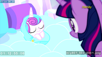 Twilight beholds Flurry Heart for the first time S6E1