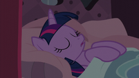 Twilight falls back to sleep S5E10