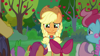 Applejack tearing up from the story S9E23