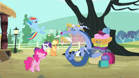 Discord sneezing towards Rainbow S4E11