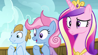 Parent ponies clapping; Cadance looks confused S7E22