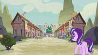 Starlight Glimmer approaching Our Town S6E25