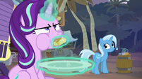 Starlight finishes eating the last haycake S8E19