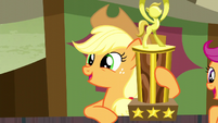 Applejack "the best rodeo clown I ever seen!" S5E6