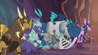 Dragons bowing to Dragon Lord Spike S6E5