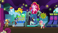 Rainbow Dash calling out to the grannies S8E5
