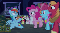 Rainbow Dash sees everypony is normal S6E15